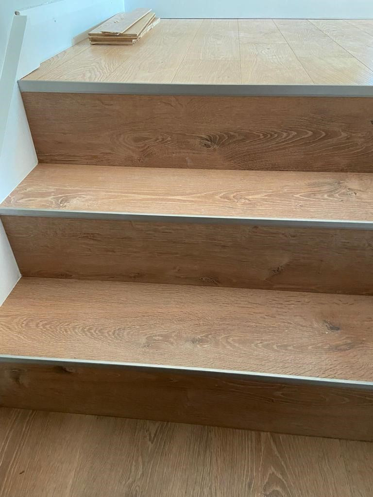 Floor Profile Stair Nose Chrome 8mm (270cm)B25349/270